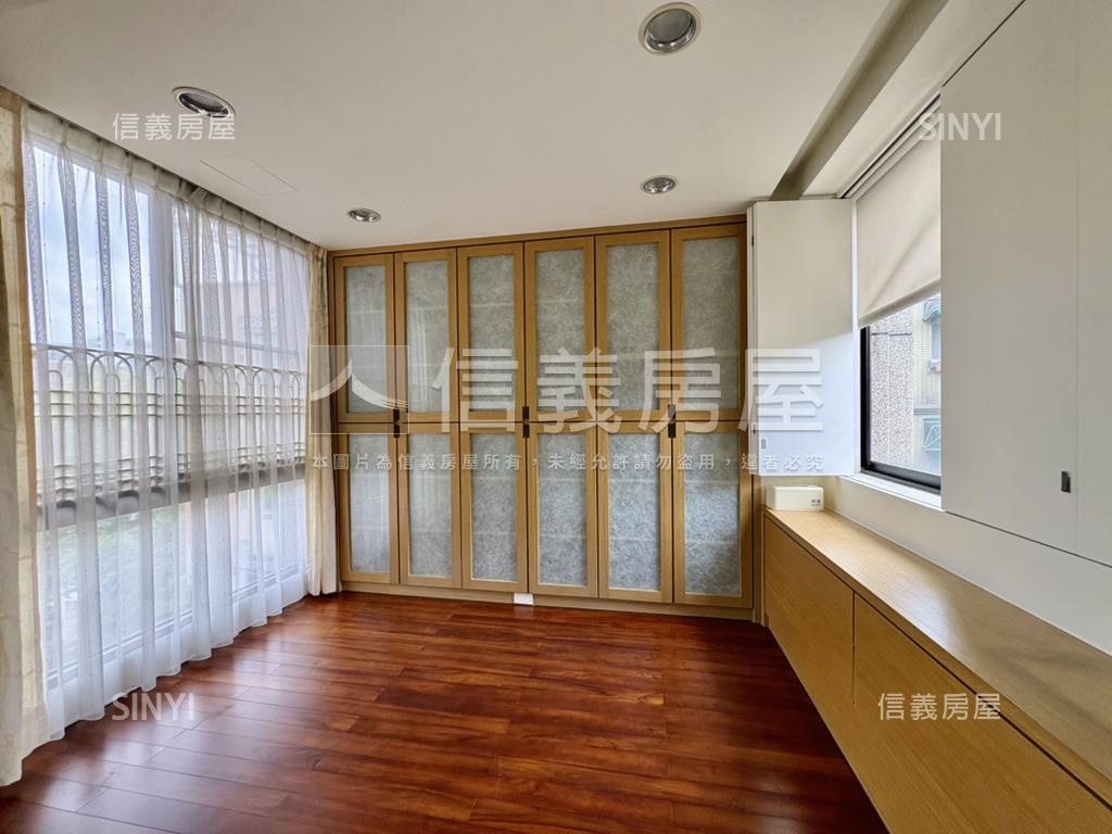 精裝百坪三面採光電梯別墅房屋室內格局與周邊環境
