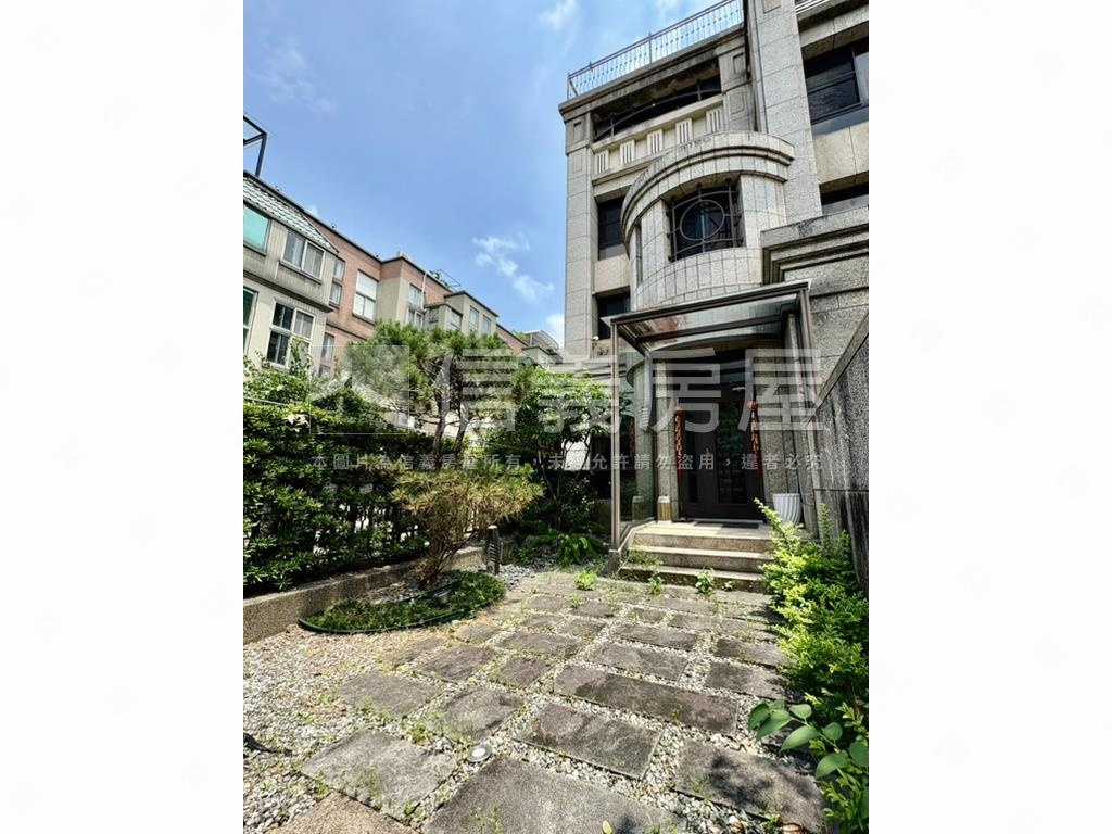 精裝百坪三面採光電梯別墅房屋室內格局與周邊環境