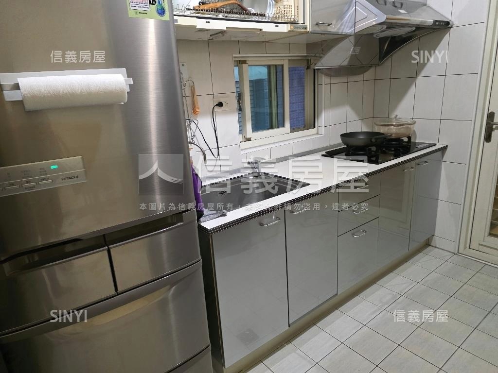 徐匯捷運電梯三房房屋室內格局與周邊環境