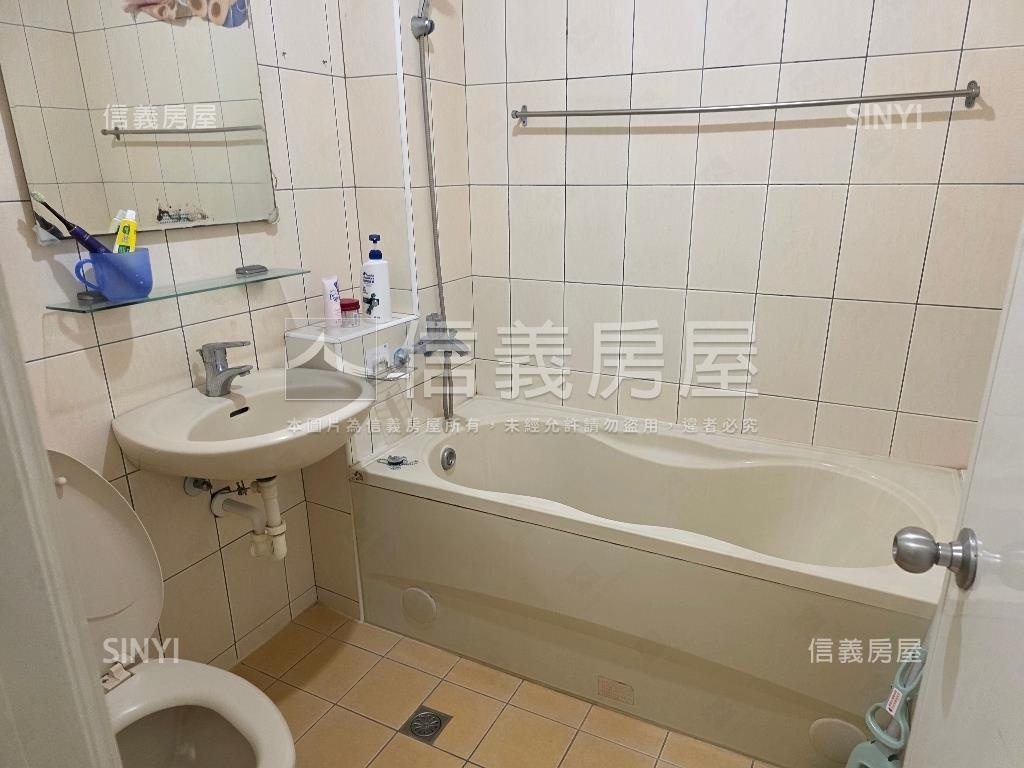 徐匯捷運電梯三房房屋室內格局與周邊環境