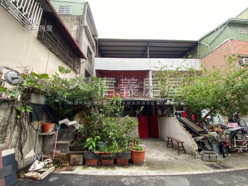 西區大同街大面寬庭院透天房屋室內格局與周邊環境