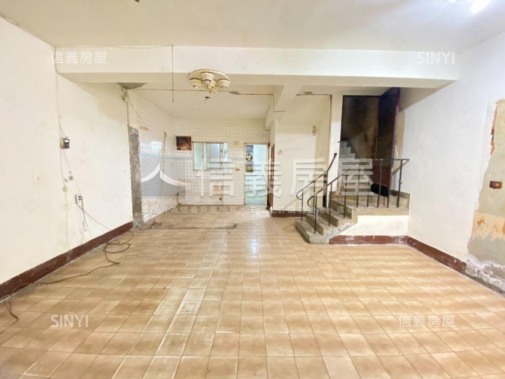 西區大同街大面寬庭院透天房屋室內格局與周邊環境