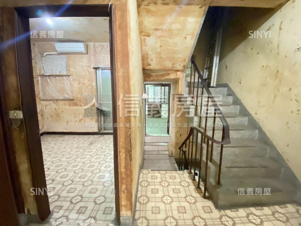 西區大同街大面寬庭院透天房屋室內格局與周邊環境