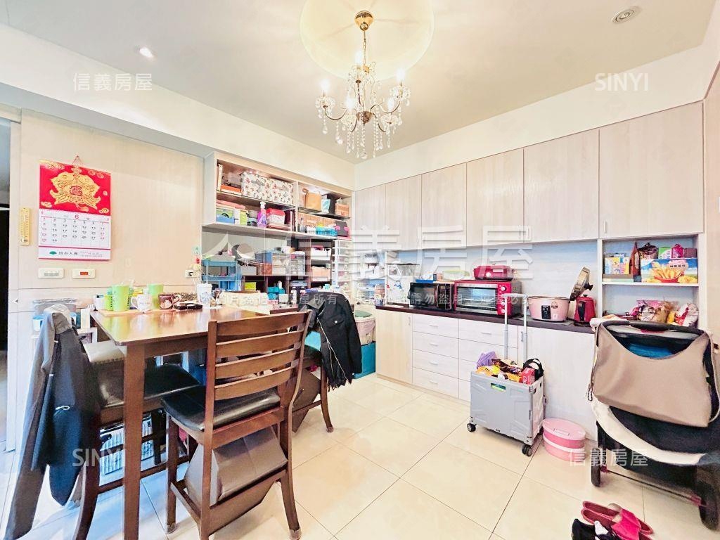 專任竹城富士邊間三房車位房屋室內格局與周邊環境