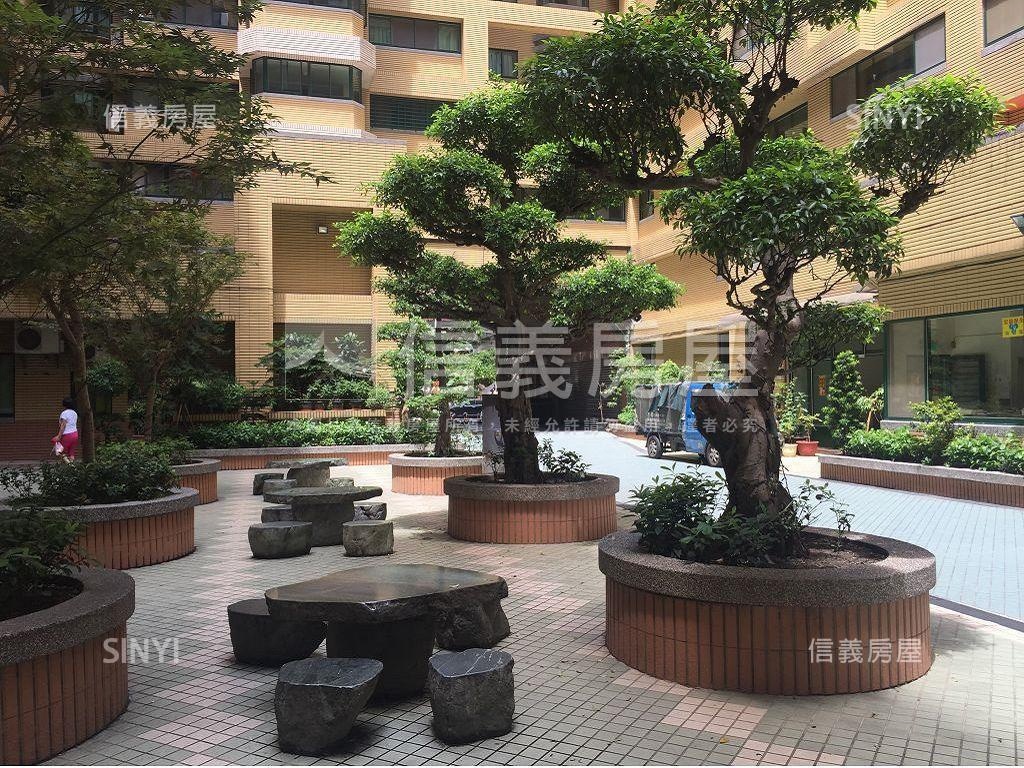 專任竹城富士邊間三房車位房屋室內格局與周邊環境