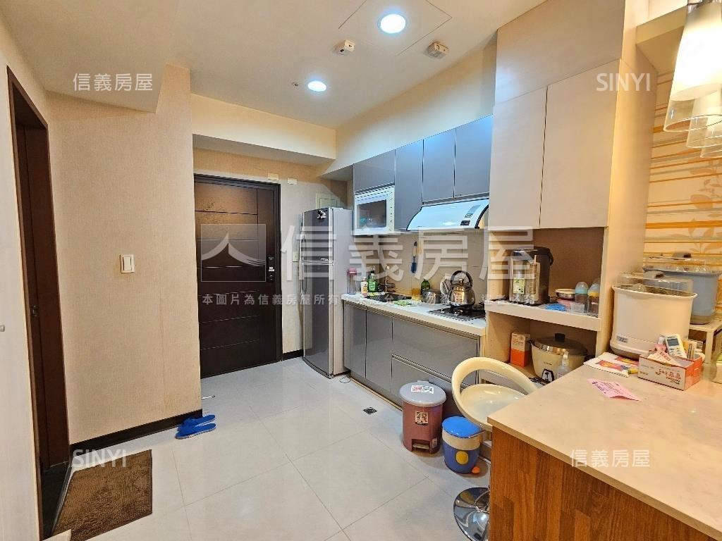 杜拜精裝質感低總價兩房房屋室內格局與周邊環境