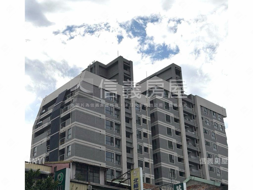 低總價雙面採光頂樓露臺戶房屋室內格局與周邊環境