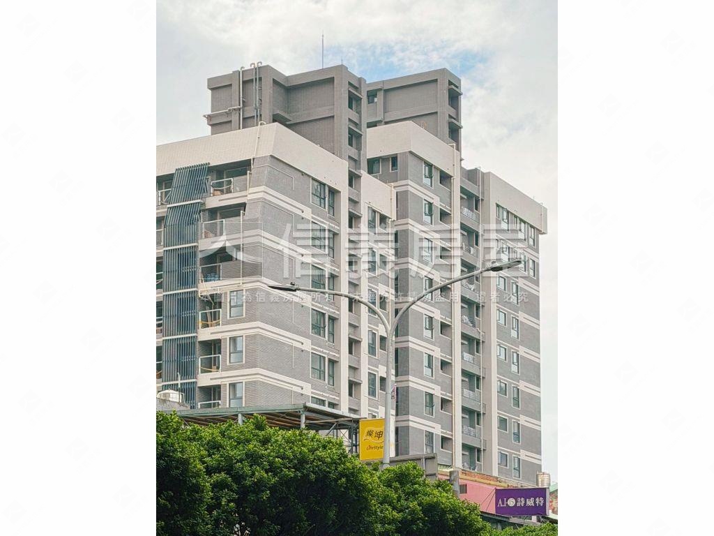 低總價雙面採光頂樓露臺戶房屋室內格局與周邊環境