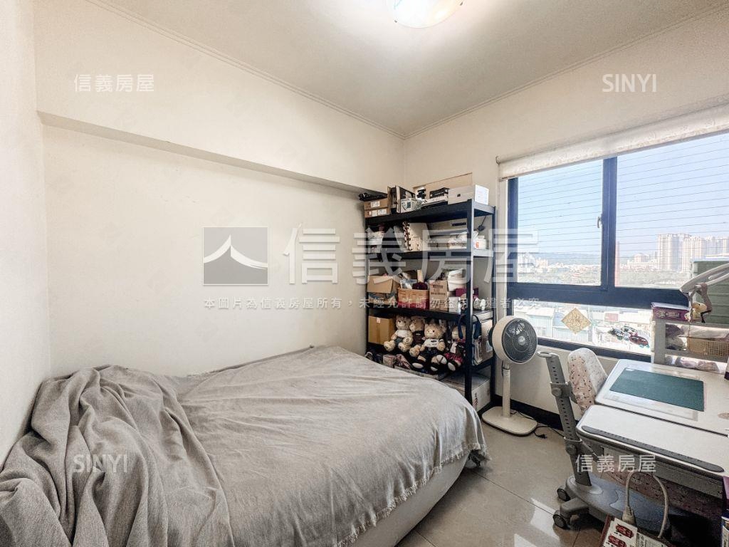 公園首排中高樓四房平車房屋室內格局與周邊環境