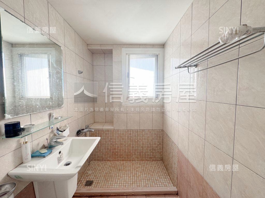 公園首排中高樓四房平車房屋室內格局與周邊環境