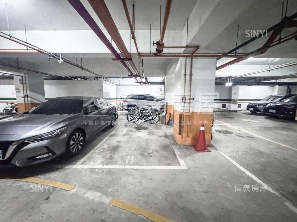 公園首排中高樓四房平車房屋室內格局與周邊環境