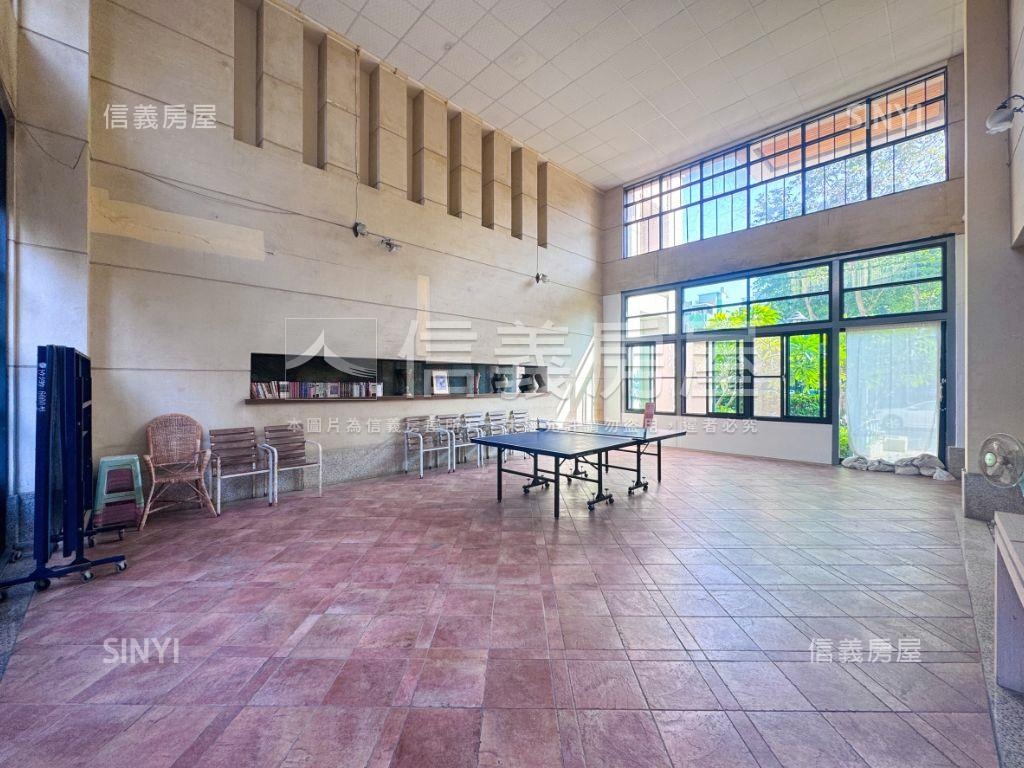 公園首排中高樓四房平車房屋室內格局與周邊環境