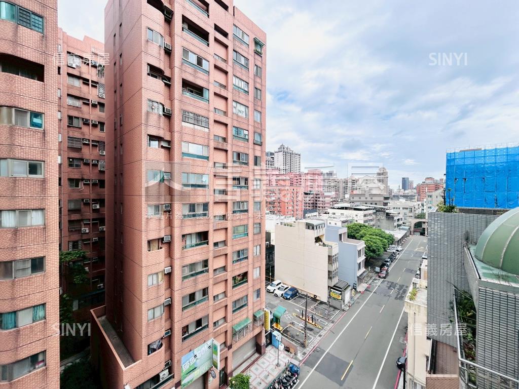 新四合苑樓中樓四房車位房屋室內格局與周邊環境