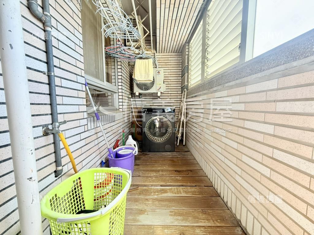 明華園次頂樓溫馨四房平車房屋室內格局與周邊環境