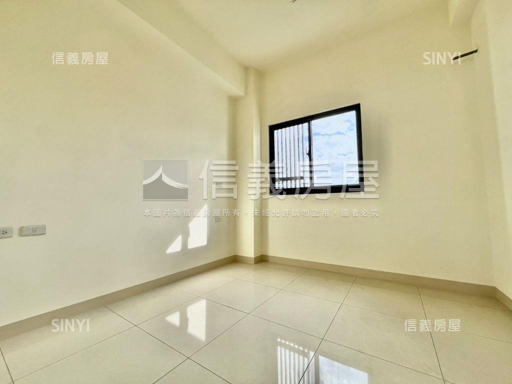 朝南｜電梯面寬雙車墅房屋室內格局與周邊環境