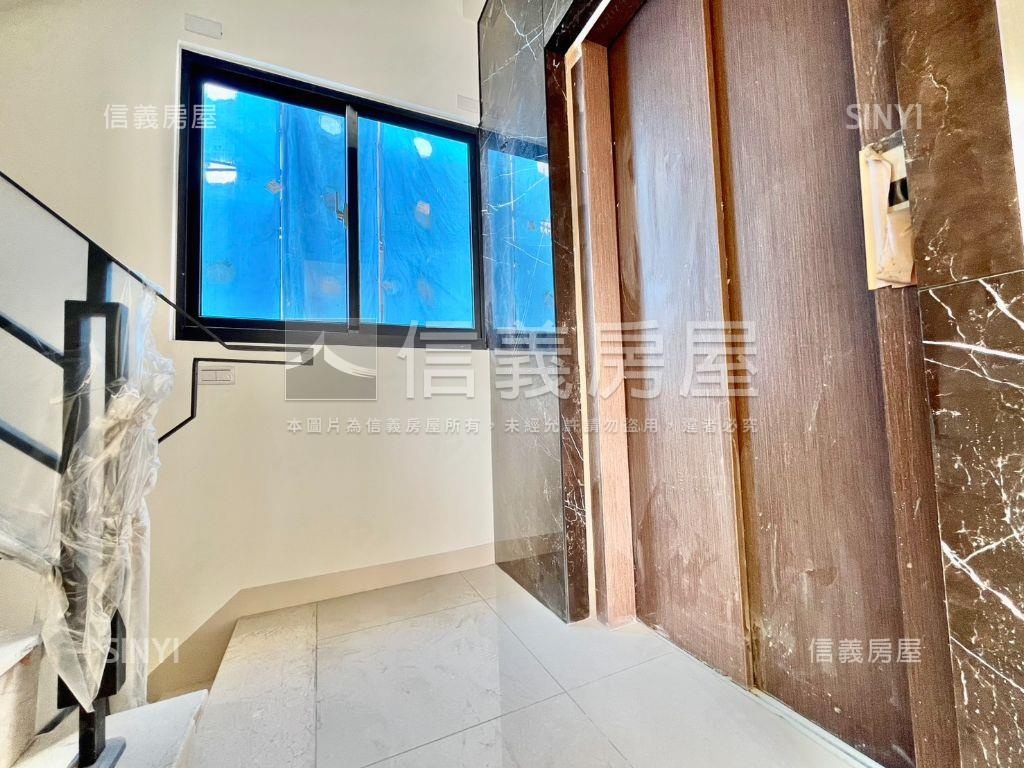 朝南｜電梯面寬雙車墅房屋室內格局與周邊環境