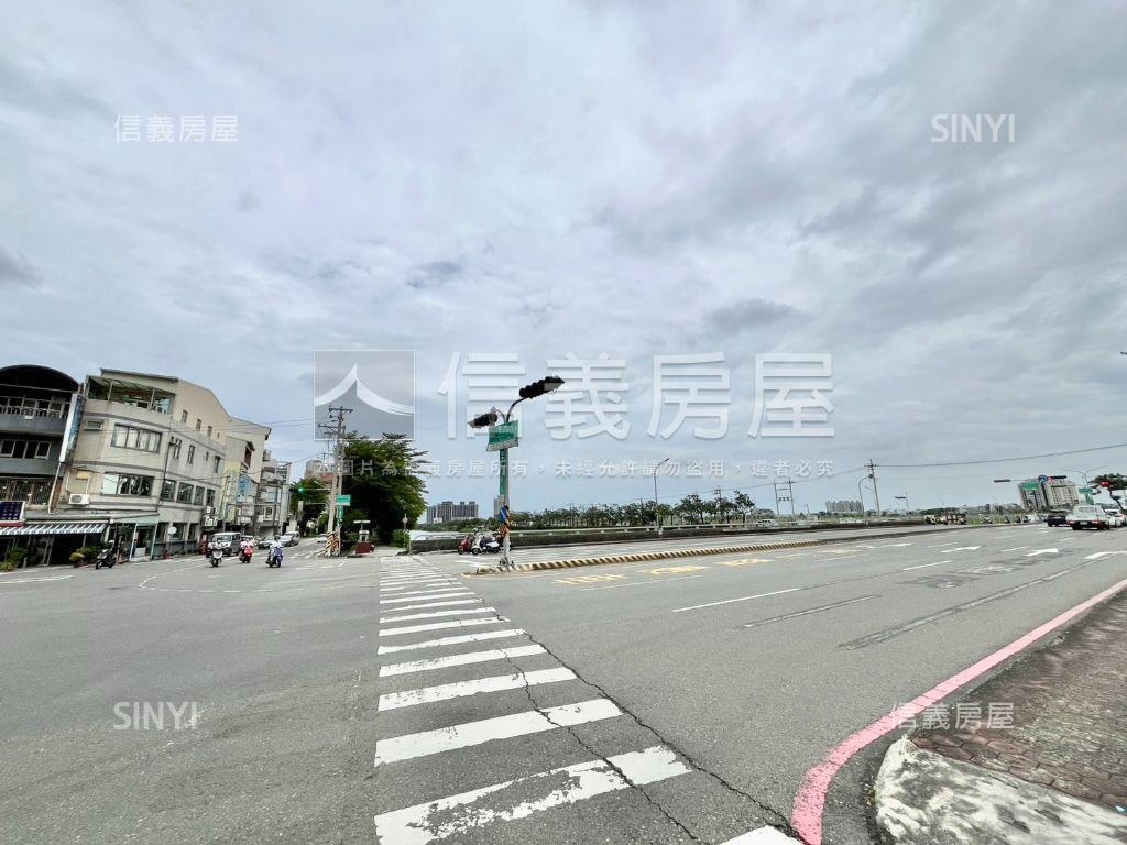 朝南｜電梯面寬雙車墅房屋室內格局與周邊環境