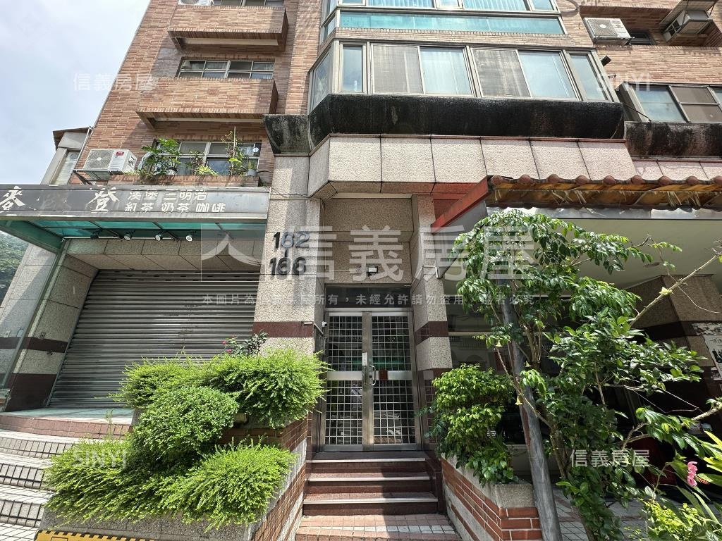 低總價名峰天下兩房房屋室內格局與周邊環境
