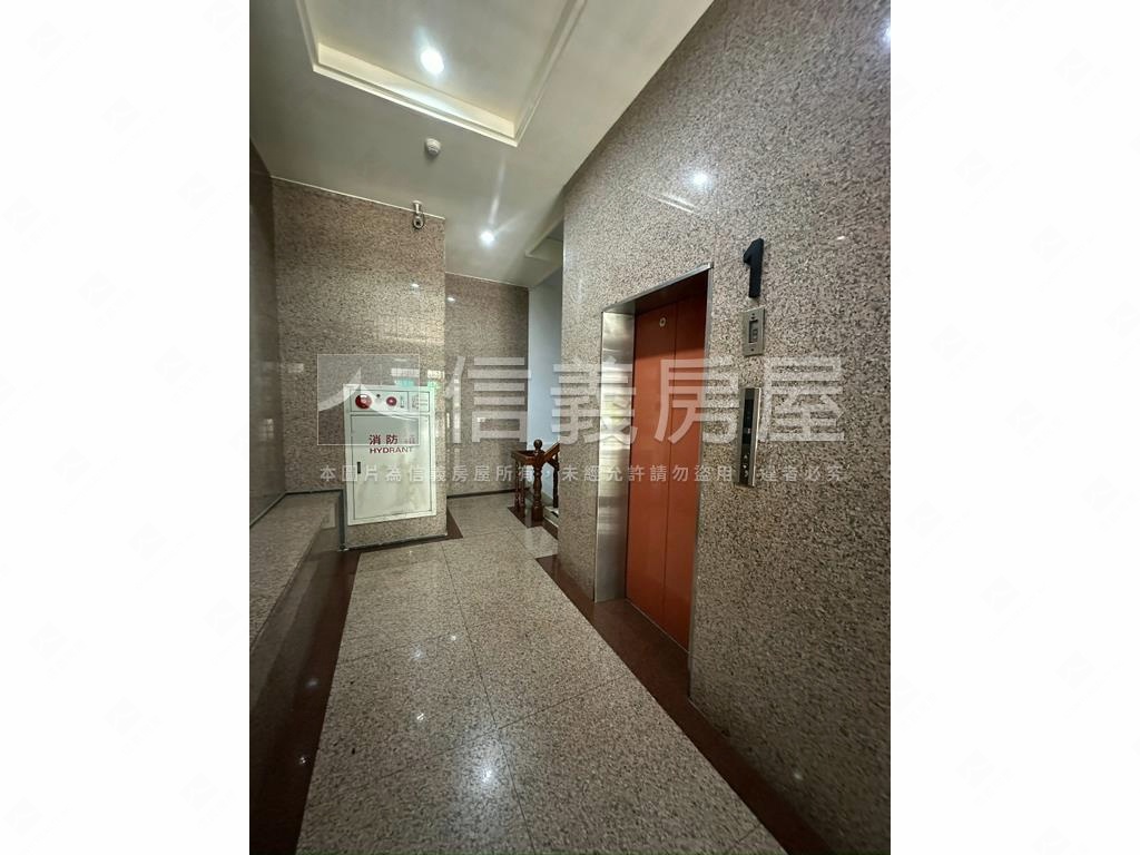 低總價名峰天下兩房房屋室內格局與周邊環境