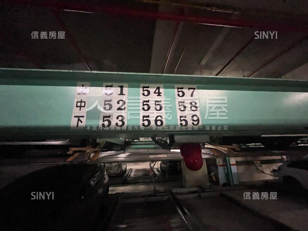 荷堤車位５３號房屋室內格局與周邊環境