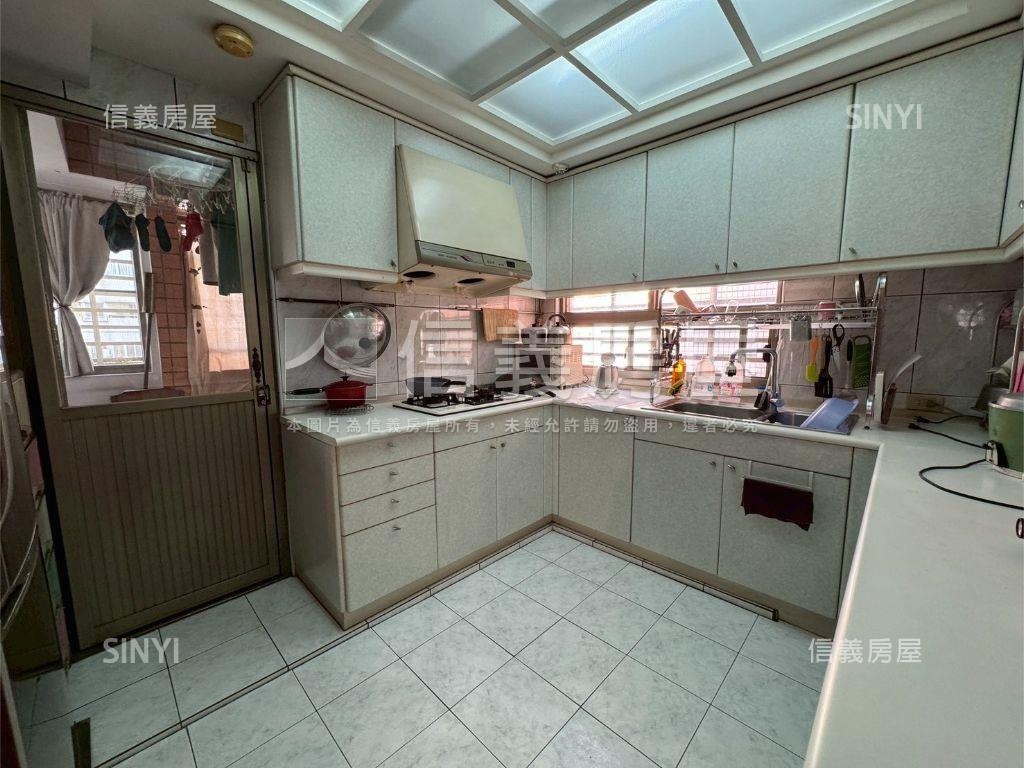 當層一戶雙衛浴開窗雙車位房屋室內格局與周邊環境