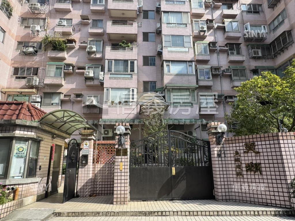 江南街邊間金店面房屋室內格局與周邊環境