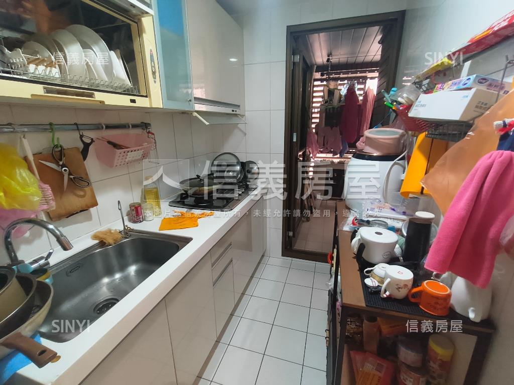 藝術首席景緻三房車位房屋室內格局與周邊環境