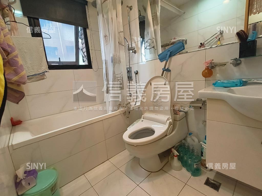 藝術首席景緻三房車位房屋室內格局與周邊環境