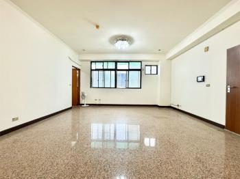 稀有獨棟電梯大空間