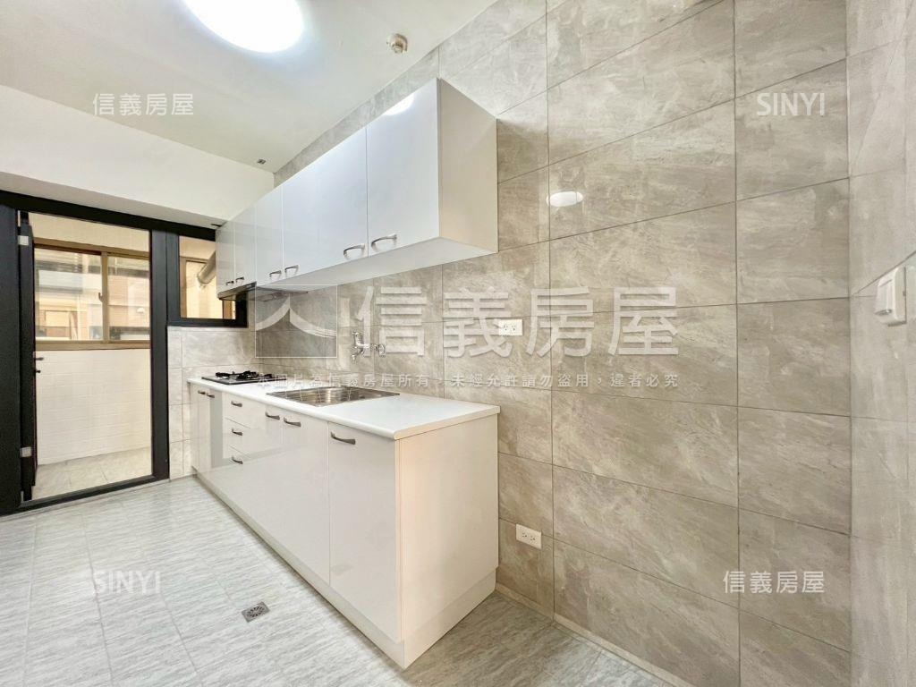 近明道中學四房裝潢戶房屋室內格局與周邊環境