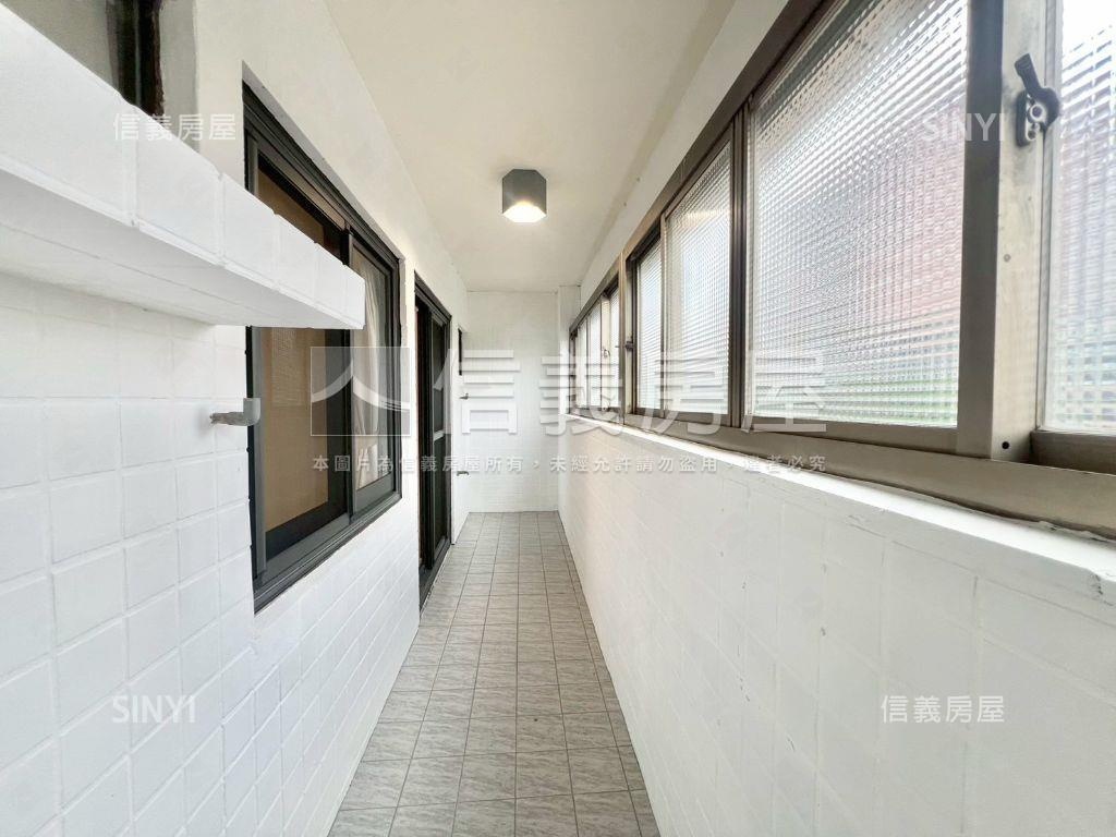 近明道中學四房裝潢戶房屋室內格局與周邊環境
