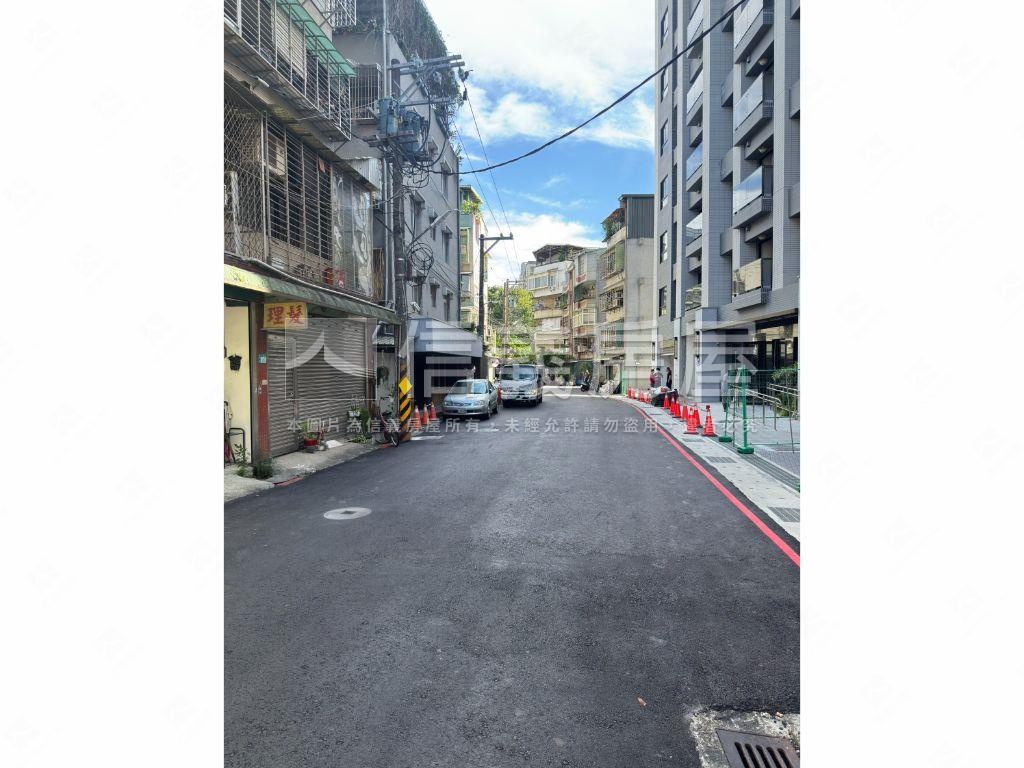 ８米活巷－樓中樓大空間房屋室內格局與周邊環境