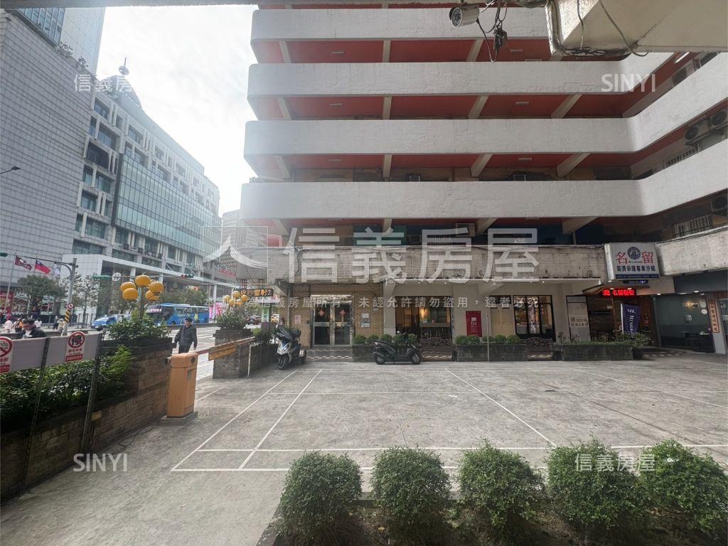 忠孝東路大店面房屋室內格局與周邊環境