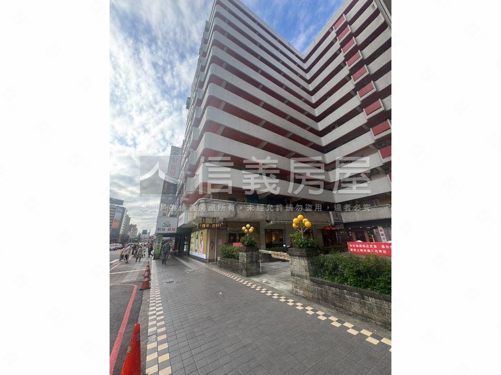 忠孝東路大店面房屋室內格局與周邊環境