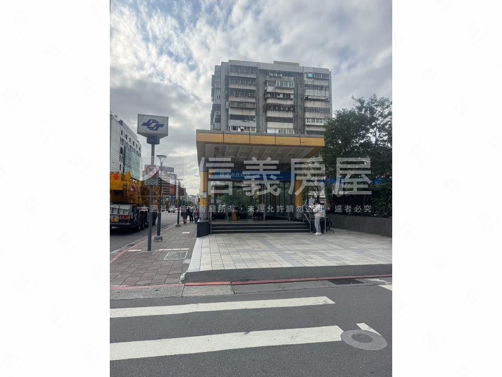 忠孝東路大店面房屋室內格局與周邊環境