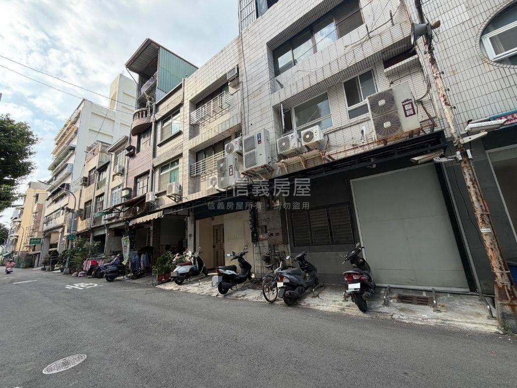 近捷運Ｘ輕軌滿租金雞母房屋室內格局與周邊環境