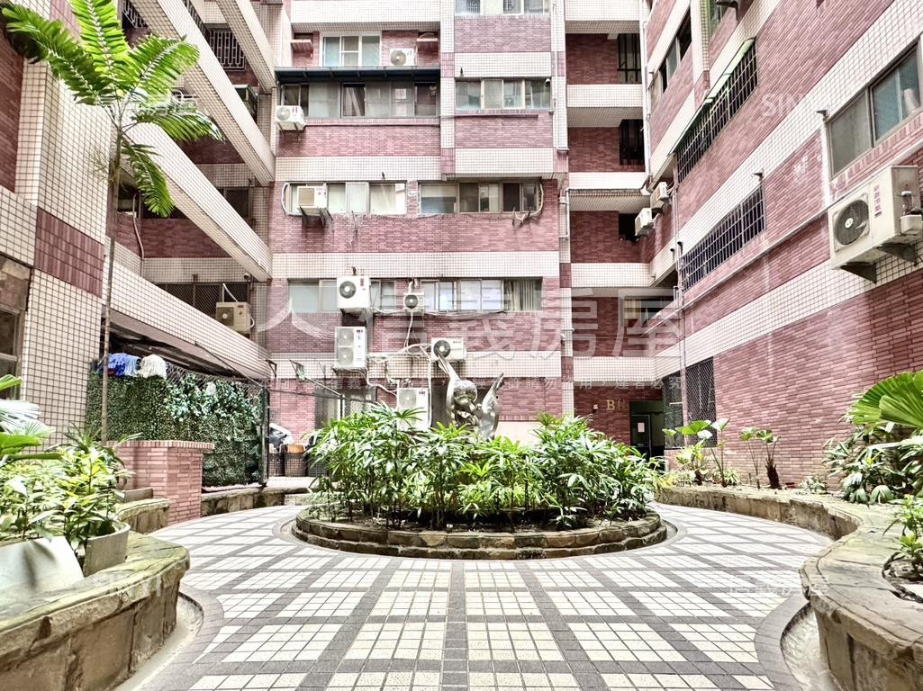 河堤公園景觀三房車位房屋室內格局與周邊環境