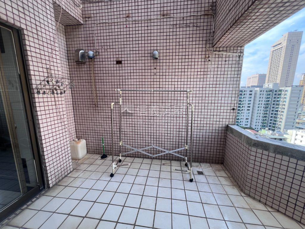 世紀庭園靚美宅房屋室內格局與周邊環境