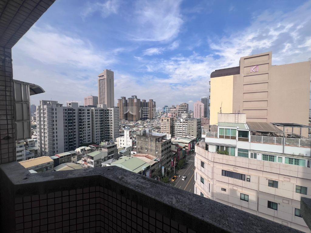 世紀庭園靚美宅房屋室內格局與周邊環境