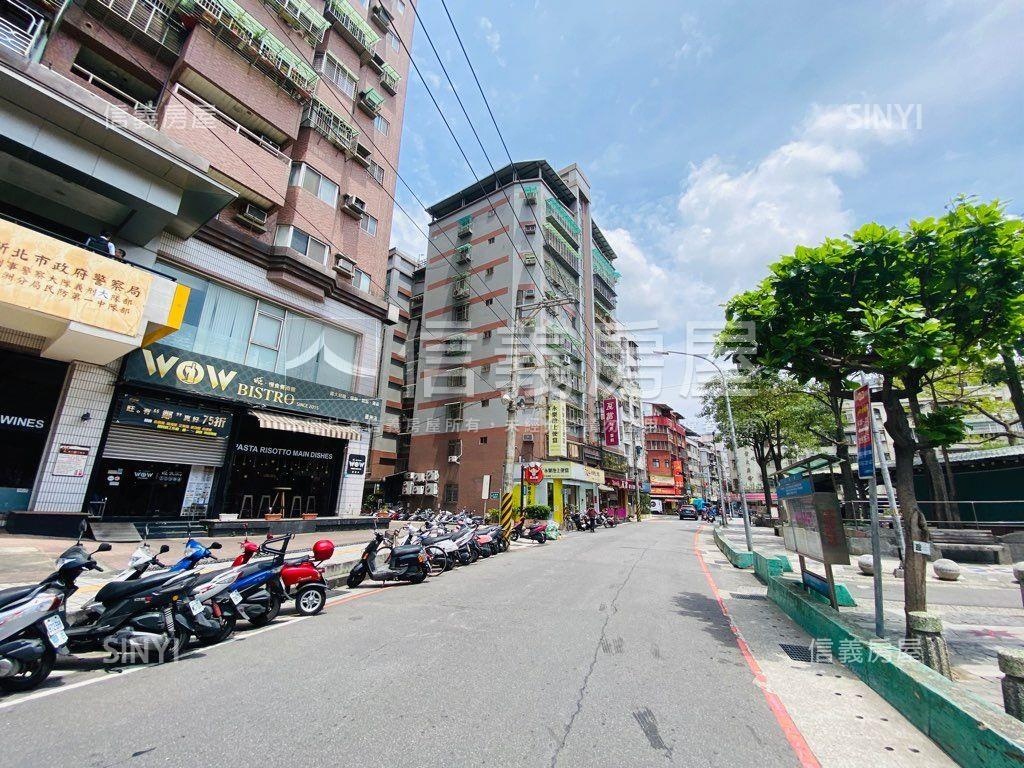 『蘆洲店面』生財三角窗房屋室內格局與周邊環境