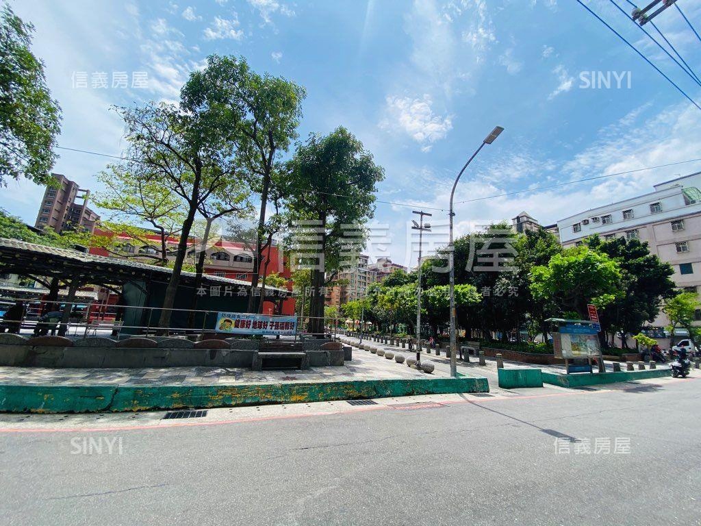 『蘆洲店面』生財三角窗房屋室內格局與周邊環境