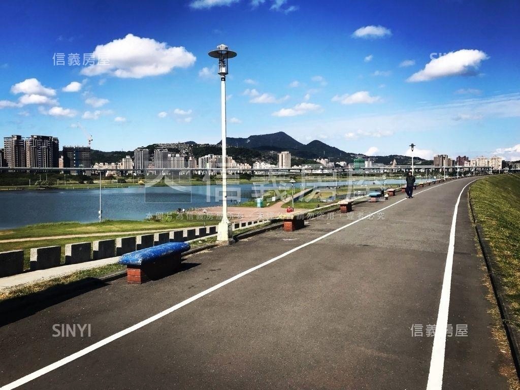 『蘆洲店面』生財三角窗房屋室內格局與周邊環境