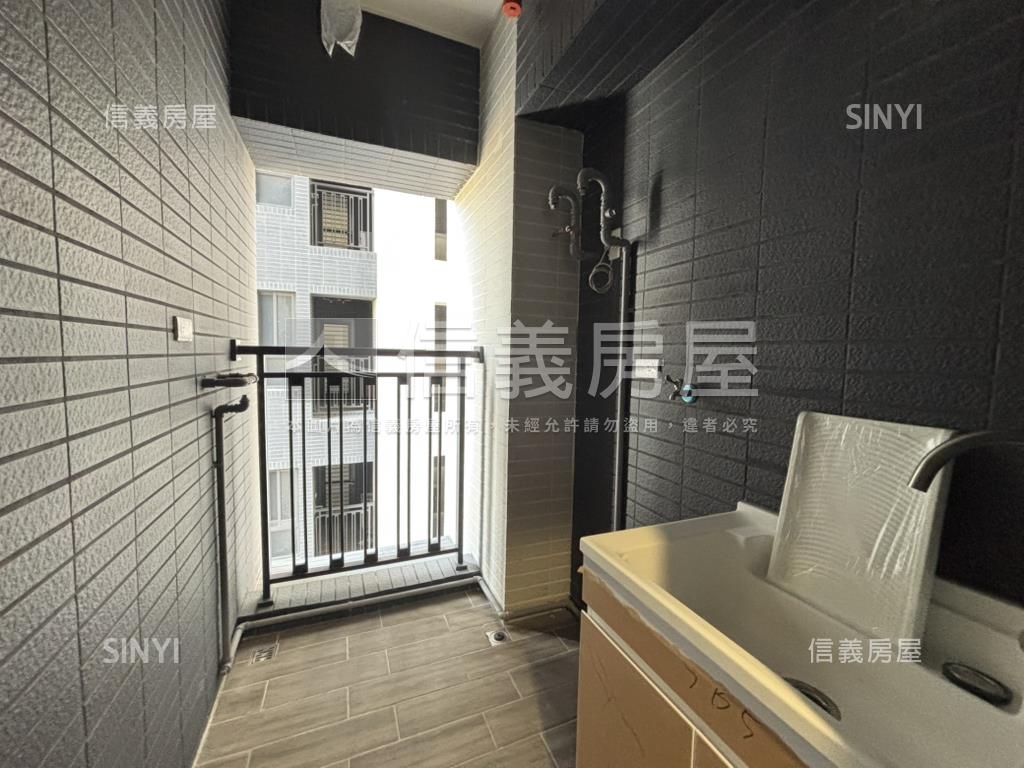 漢神百貨旁全新未住兩房房屋室內格局與周邊環境