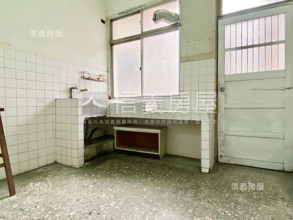 東明路！｜臨路透天房屋室內格局與周邊環境
