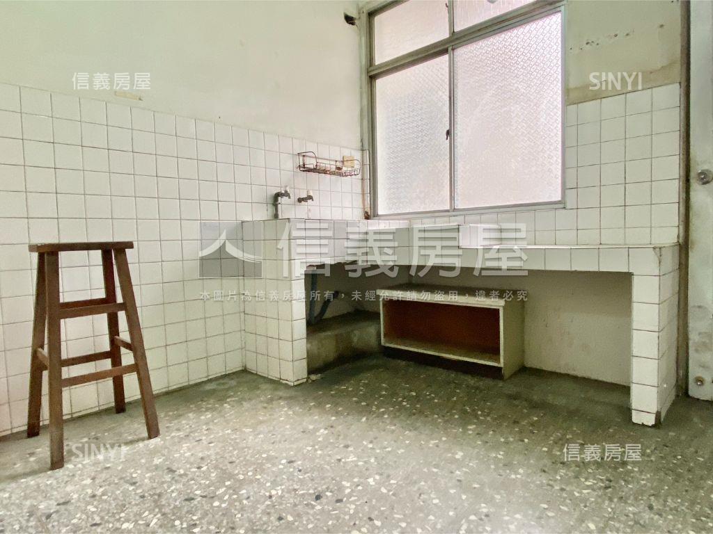 東明路！｜臨路透天房屋室內格局與周邊環境