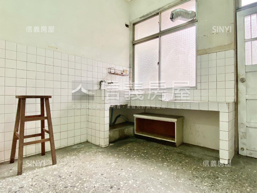 東明路！｜臨路透天房屋室內格局與周邊環境