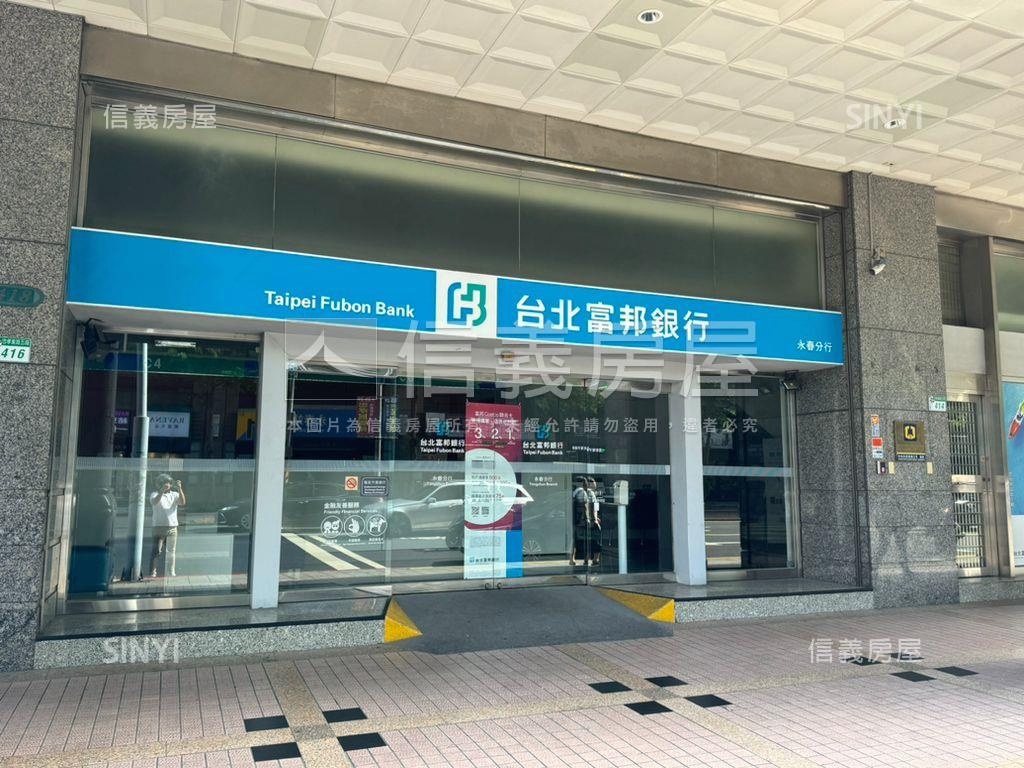 大馬路面寬顯眼店面房屋室內格局與周邊環境
