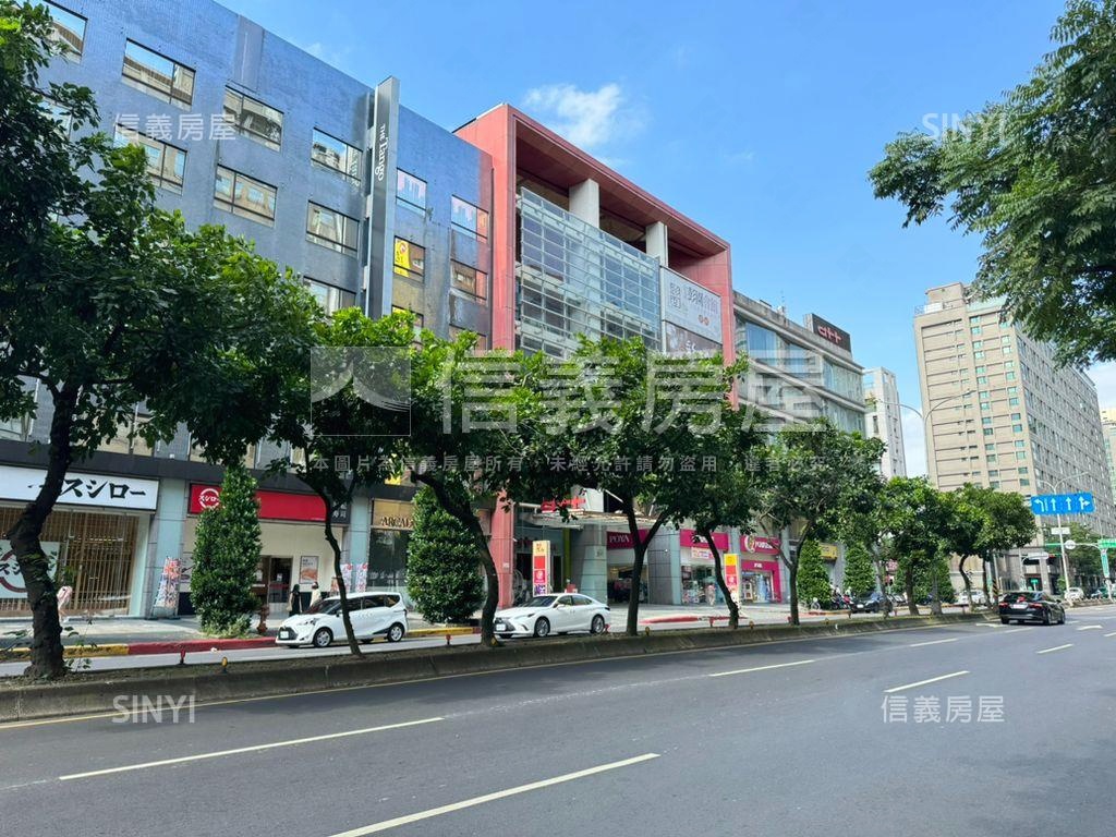大馬路面寬顯眼店面房屋室內格局與周邊環境