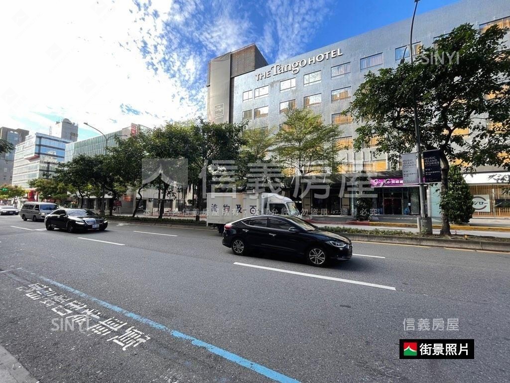 大馬路面寬顯眼店面房屋室內格局與周邊環境