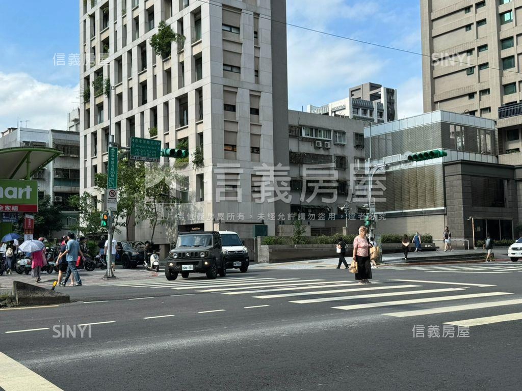 大馬路面寬顯眼店面房屋室內格局與周邊環境